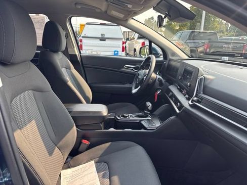 Used 2024 Kia Sportage LX AWD/4WD image 10