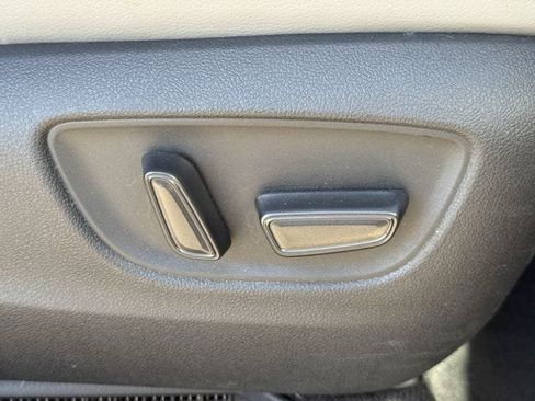 Used 2025 Toyota Sienna XLE FWD image 31
