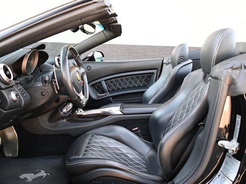 Used 2010 Ferrari California RWD image 20