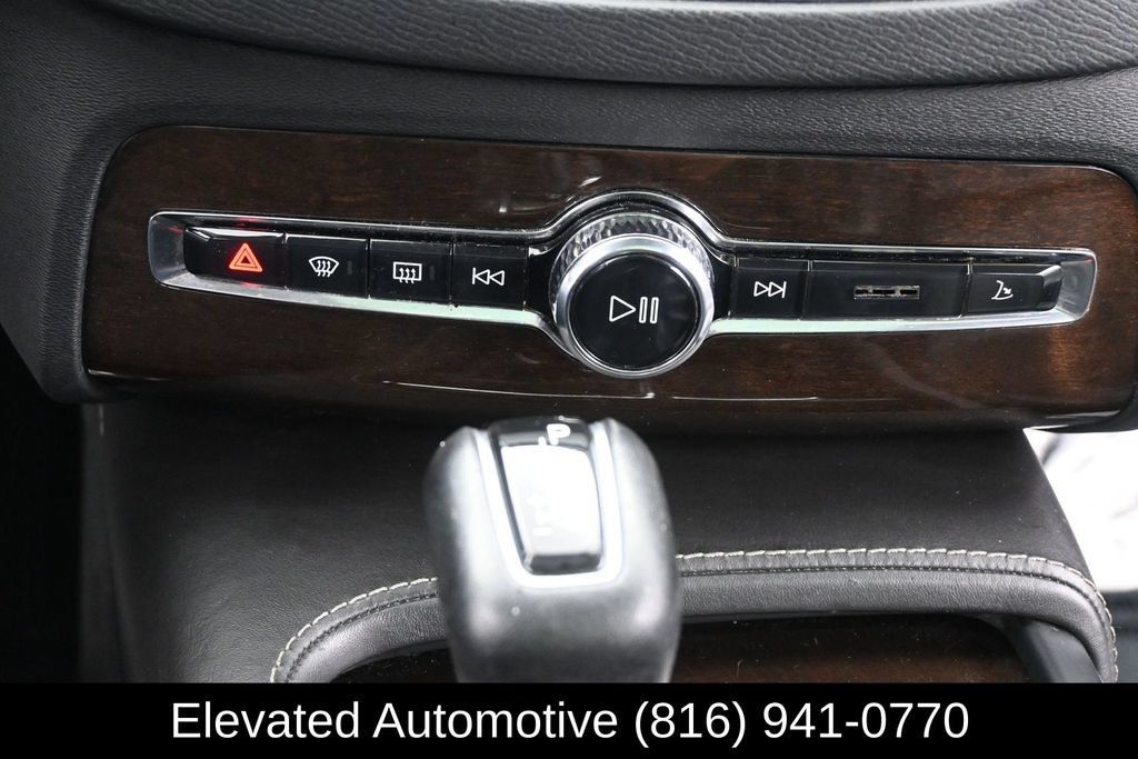 Used 2017 Volvo XC90 T6 Momentum w/ Vision Package AWD/4WD image 25