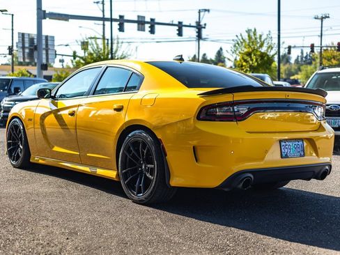 Used 2017 Dodge Charger R/T RWD image 9
