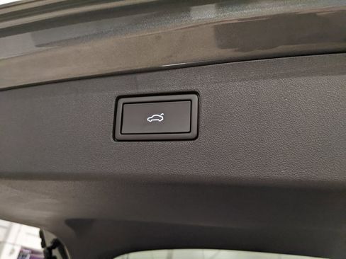 New 2025 Volkswagen Tiguan SE R-Line image 29