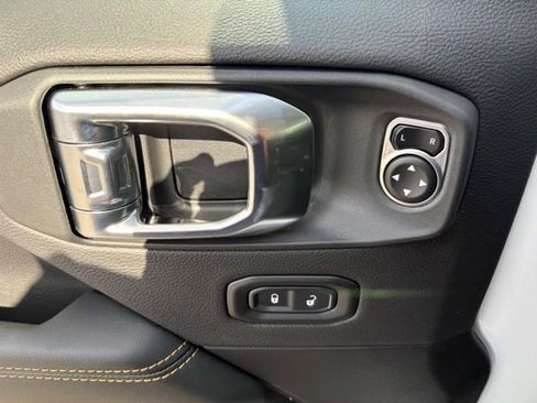 New 2026 Jeep Wrangler Unlimited Sahara AWD/4WD image 18
