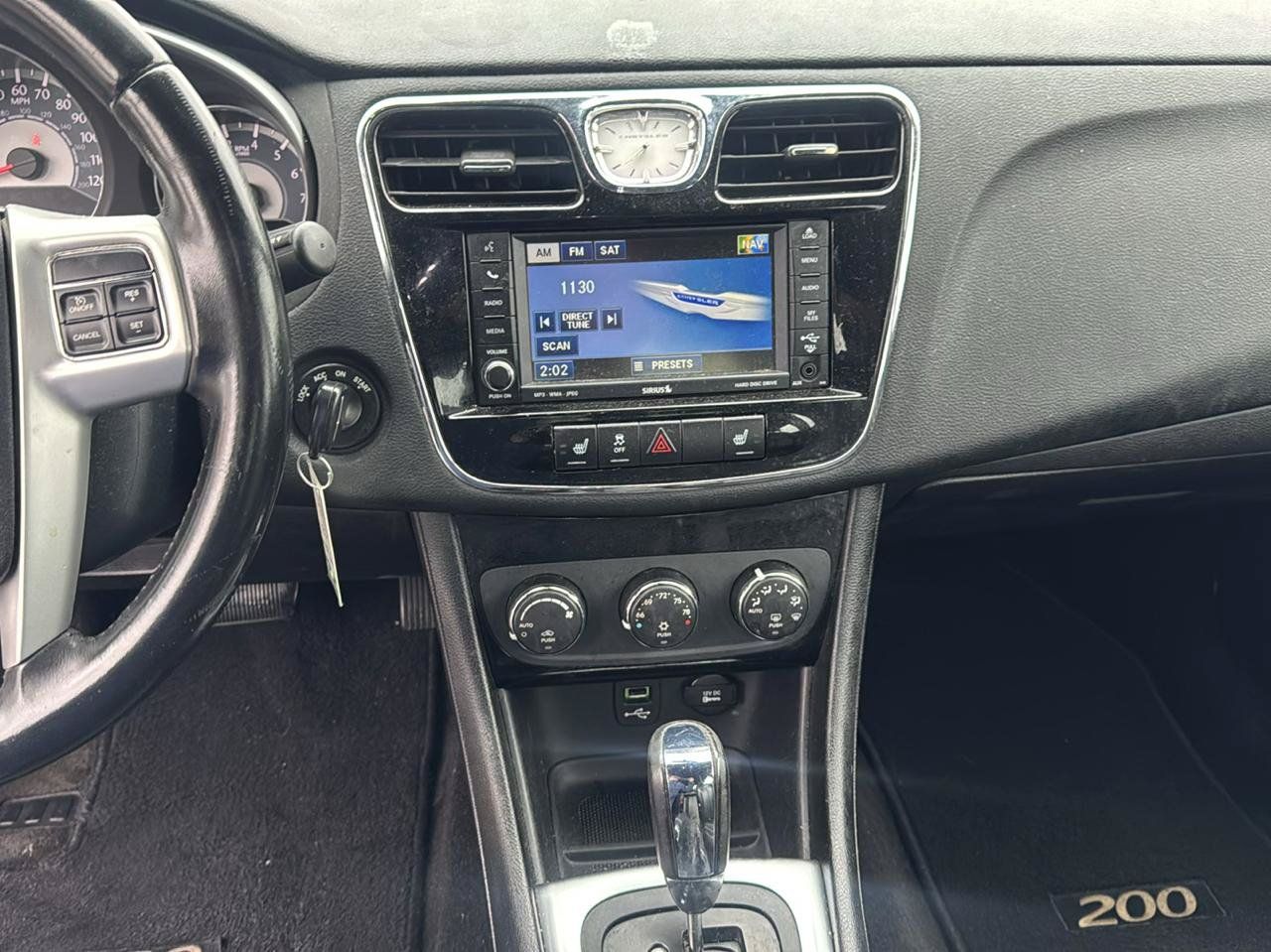 Used 2011 Chrysler 200 Limited FWD image 10