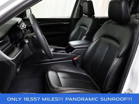 Used 2023 Jeep Grand Cherokee L Limited AWD/4WD image 10