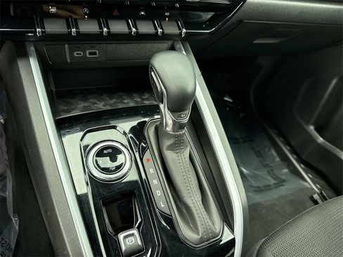 Used 2023 Chevrolet Colorado LT image 14