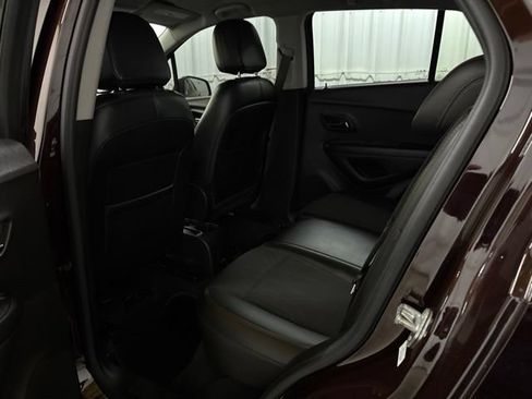 Used 2021 Chevrolet Trax LT w/ LT Convenience Package AWD/4WD image 24