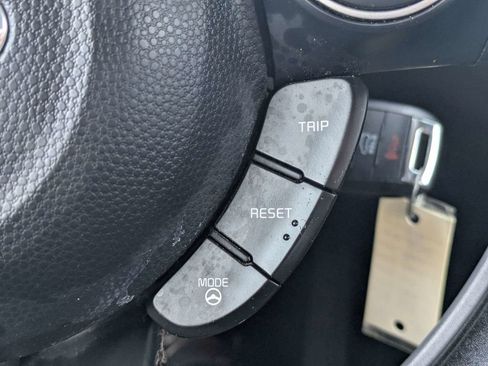Used 2015 Kia Soul FWD image 28