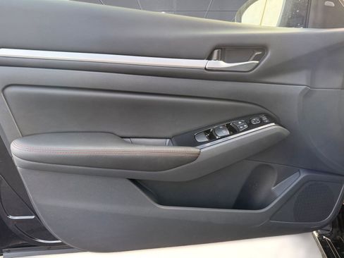 New 2025 Nissan Altima 2.5 SR image 11