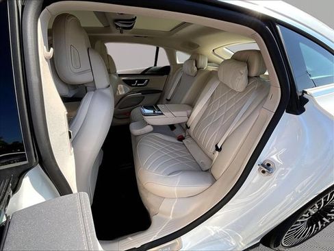 Used 2022 Mercedes-Benz EQS 580 4MATIC Sedan image 24