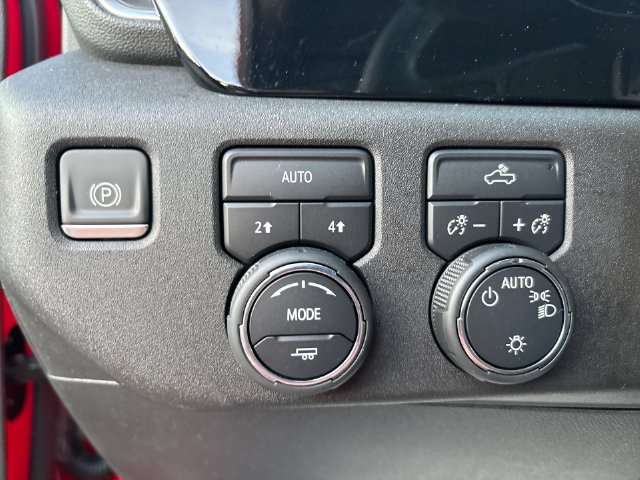 Used 2023 Chevrolet Silverado 1500 LT AWD/4WD image 18
