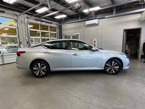 Used 2022 Nissan Altima 2.5 SV AWD/4WD image 6