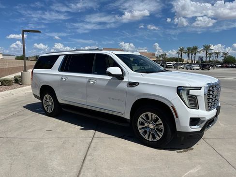 Used 2025 GMC Yukon XL Denali AWD/4WD image 5