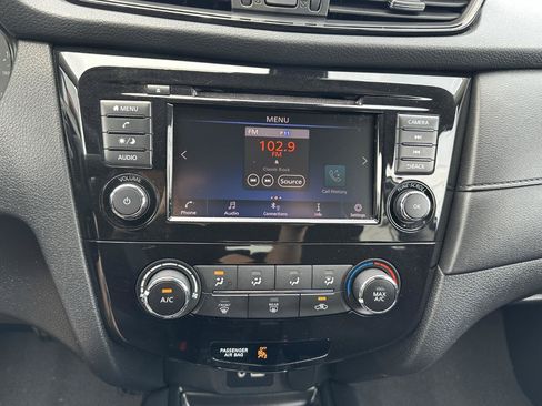 Used 2019 Nissan Rogue S w/ Special Edition Package AWD/4WD image 70