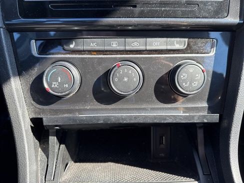 Used 2019 Volkswagen Golf S image 20