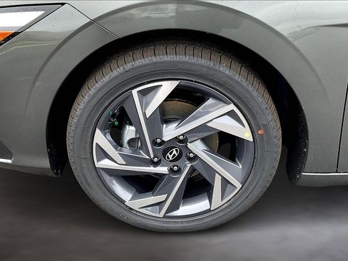 New 2025 Hyundai Elantra SEL image 13