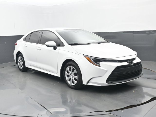Used 2025 Toyota Corolla LE FWD image 3