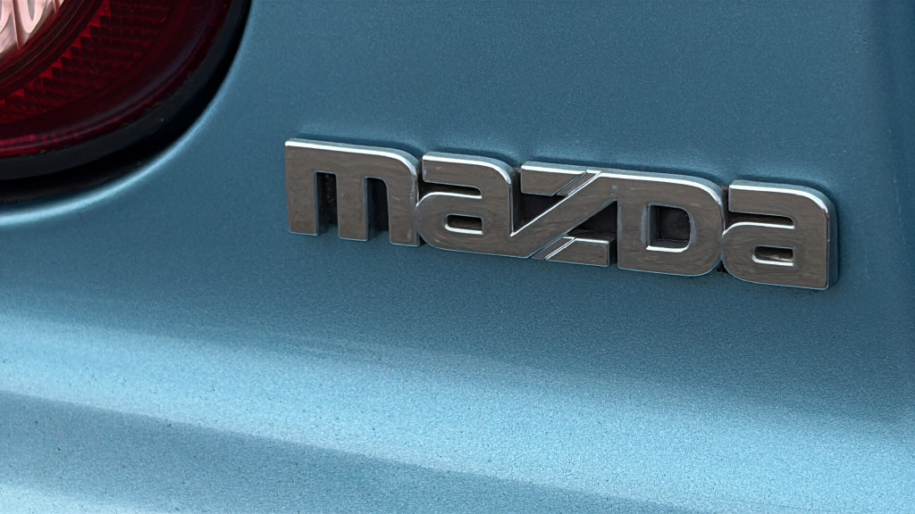 Used 2001 MAZDA MX-5 Miata RWD image 28