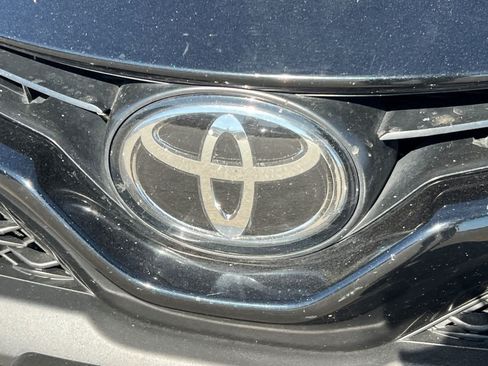 Used 2020 Toyota Camry SE FWD image 13