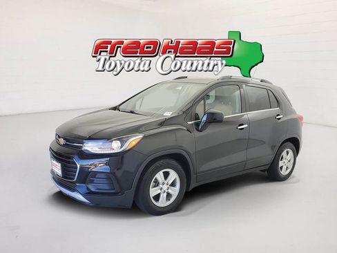 Used 2020 Chevrolet Trax LT w/ Driver Confidence Package FWD image 1