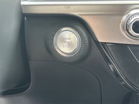 Used 2024 Kia Telluride EX w/ EX Captain's Chair Package image 27