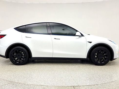 Used 2023 Tesla Model Y AWD image 4