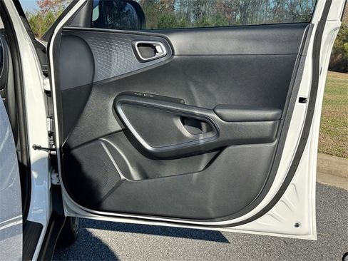 Used 2025 Kia Soul EX image 15