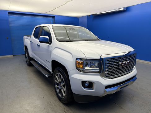 Used 2019 GMC Canyon Denali image 2