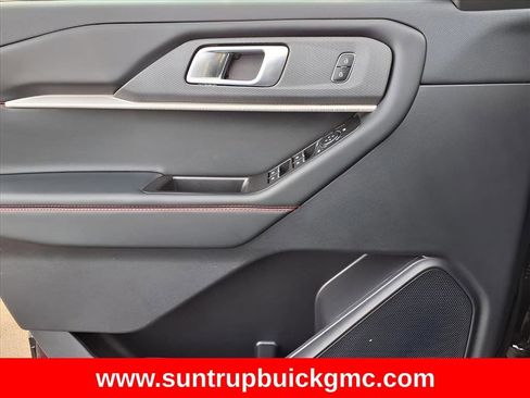 Used 2025 Ford Explorer ST-Line w/ ST-Line Street Pack image 22