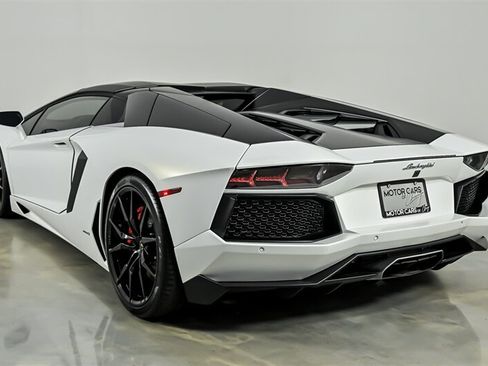 Used 2017 Lamborghini Aventador LP 700-4 AWD/4WD image 9