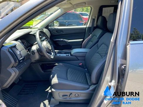 Used 2024 Nissan Pathfinder SV AWD/4WD image 34