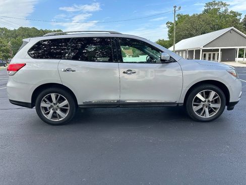 Used 2013 Nissan Pathfinder Platinum AWD/4WD image 8