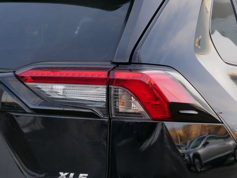 Used 2023 Toyota RAV4 XLE Premium image 17