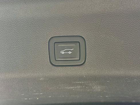 Used 2021 Chevrolet Tahoe Premier w/ Premium Package AWD/4WD image 32