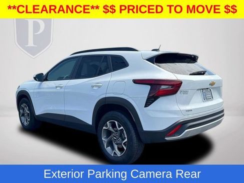Used 2025 Chevrolet Trax LT FWD image 11
