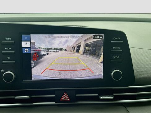 Used 2024 Hyundai Elantra SE FWD image 13