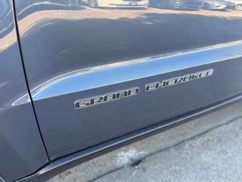 Used 2019 Jeep Grand Cherokee Limited image 10