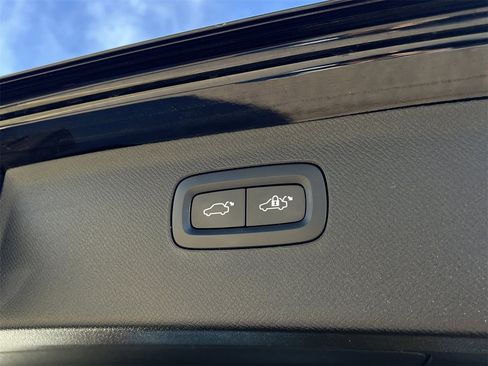 Used 2024 Volvo XC90 B6 Plus image 27
