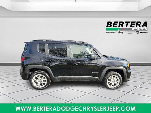 Certified 2022 Jeep Renegade Latitude w/ Convenience Group image 7