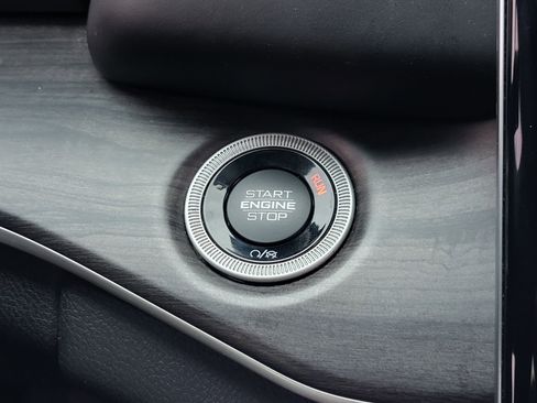 Used 2022 Jeep Grand Cherokee L Limited w/ Black Appearance Package image 29