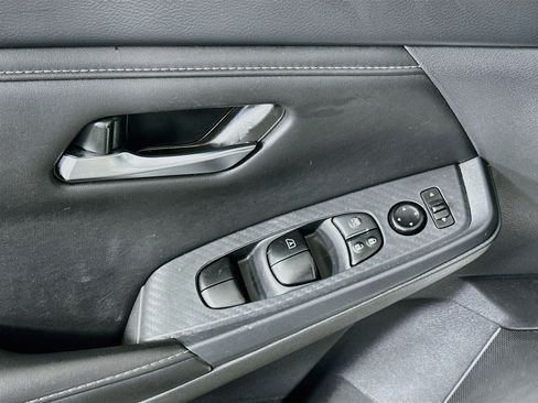 Used 2024 Nissan Sentra SV FWD image 15