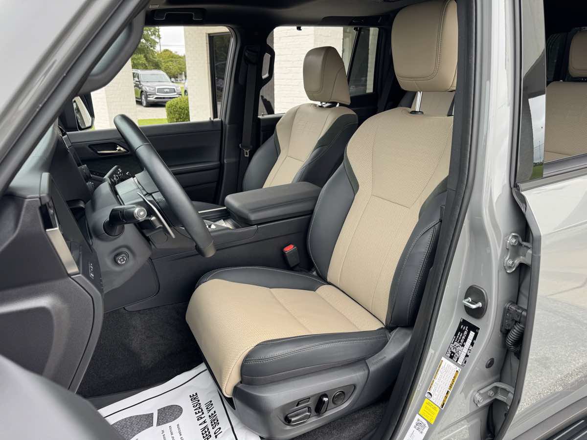 Used 2025 Lexus GX 550 AWD/4WD image 10