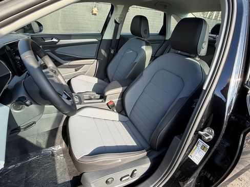 New 2025 Volkswagen Jetta SE image 20