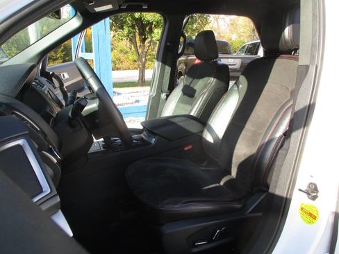 Used 2018 Ford Explorer XLT w/ Equipment Group 202A image 18