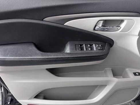 Used 2018 Honda Pilot LX image 11