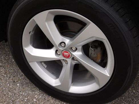 Used 2019 Jaguar F-PACE Premium image 9