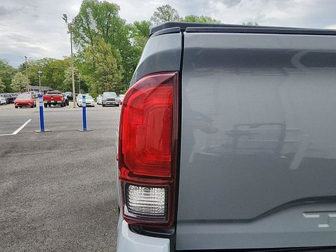 Used 2019 Toyota Tacoma TRD Sport image 13