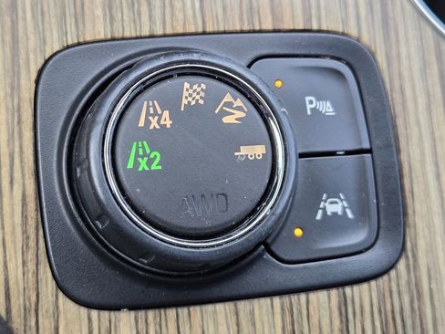 Used 2017 GMC Acadia Denali image 32