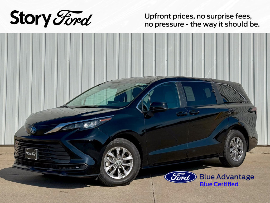 Used 2025 Toyota Sienna LE FWD image 1