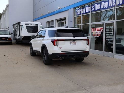 Used 2025 Ford Explorer ST image 7